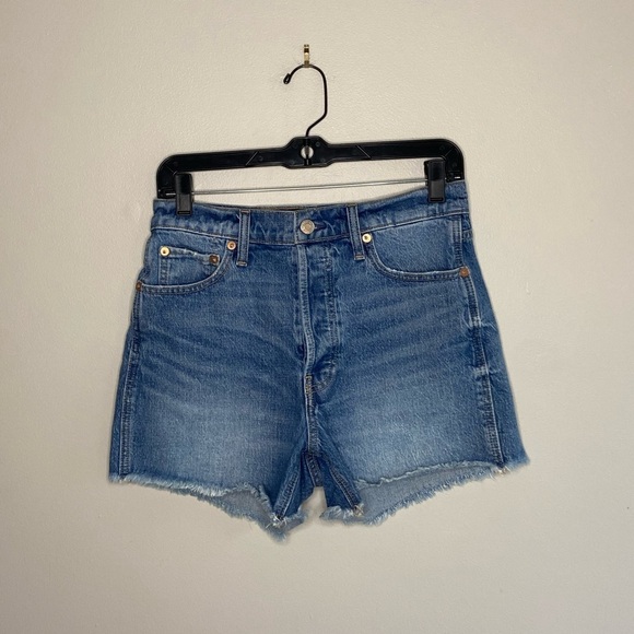 GAP Medium Wash Raw Hem Denim Cheeky Jean Shorts, size 4/27T - Picture 3 of 11